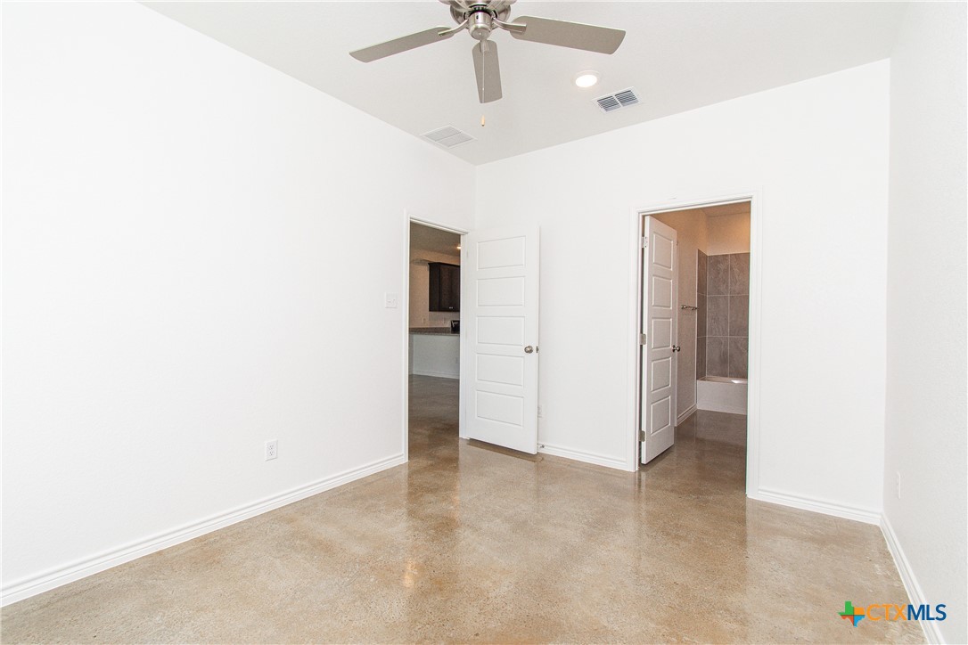 3903 American Elm A Property Photo 6