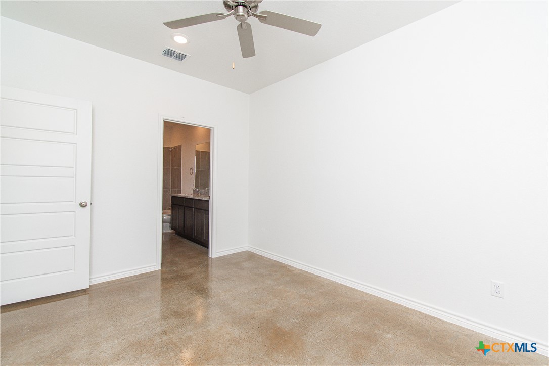 3903 American Elm A Property Photo 7
