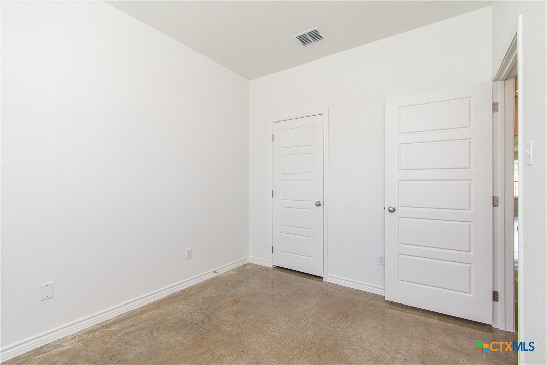 3903 American Elm A Property Photo 10