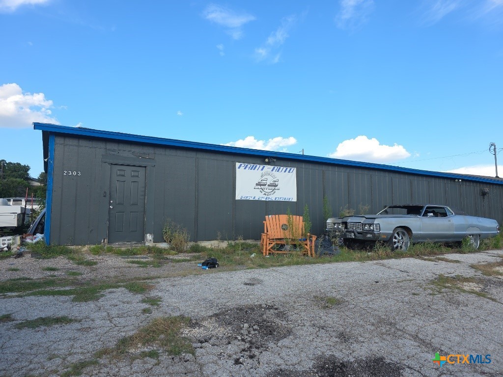 2303 S FM 116