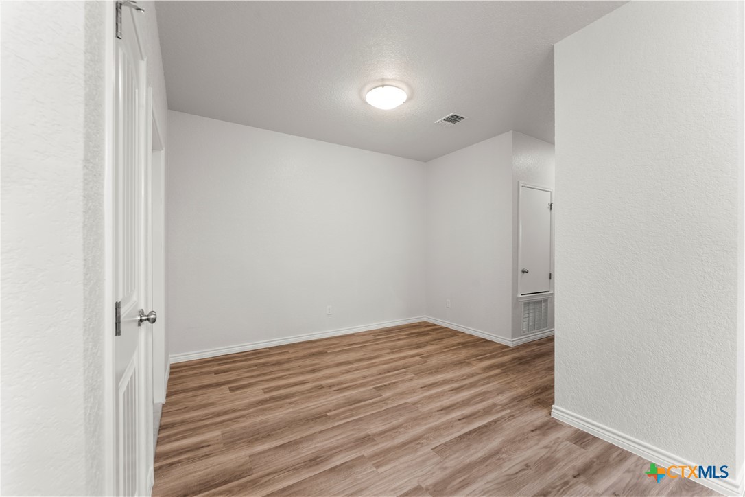 1110 Zora Drive B Property Photo 5