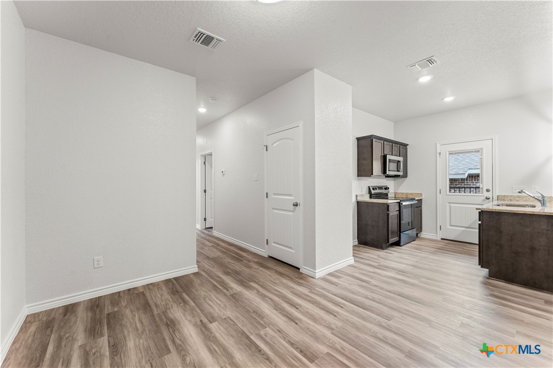 1110 Zora Drive B Property Photo 6