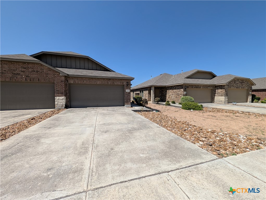 1231 Old Fm 306 Property Photo 2