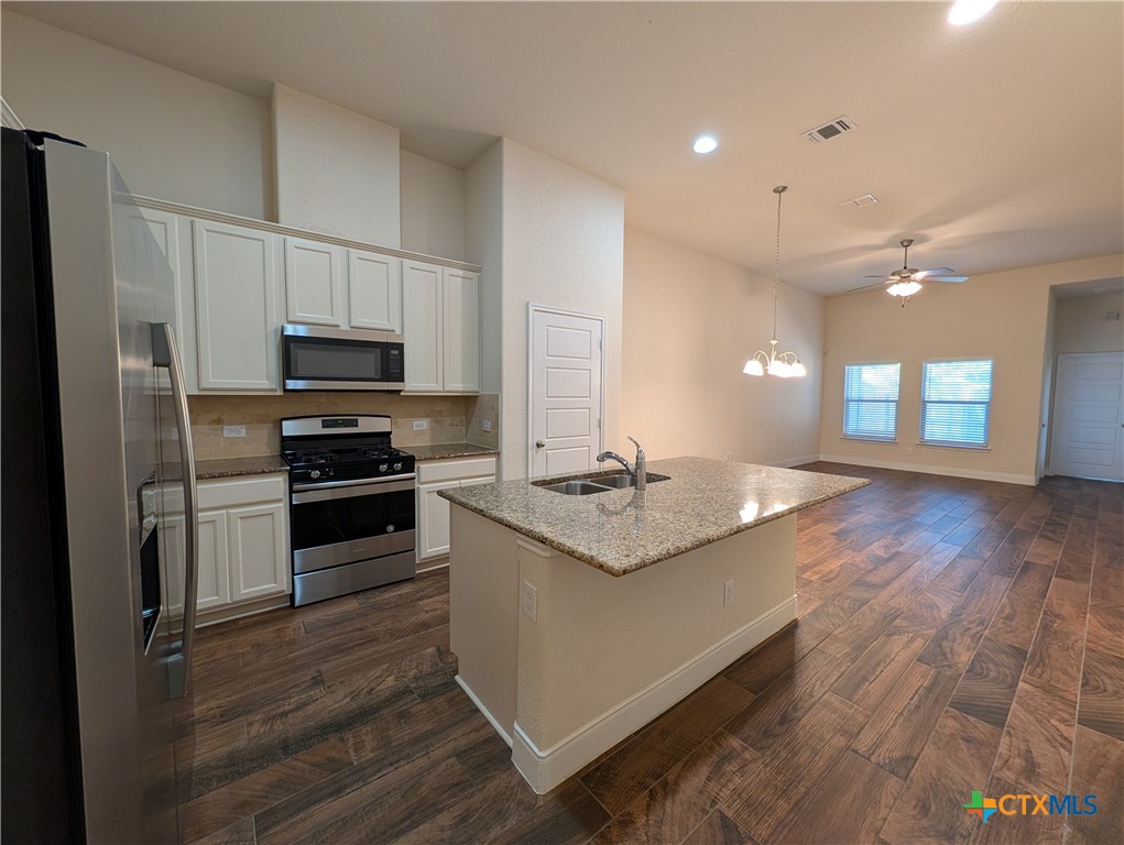 1231 Old Fm 306 Property Photo 5
