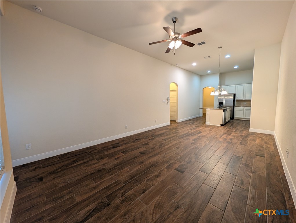 1231 Old Fm 306 Property Photo 11