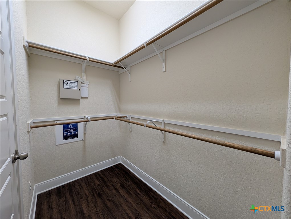 1231 Old Fm 306 Property Photo 18