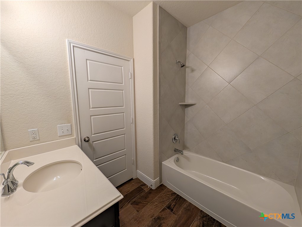 1231 Old Fm 306 Property Photo 22