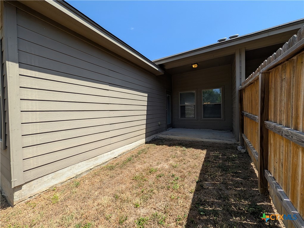 1231 Old Fm 306 Property Photo 27