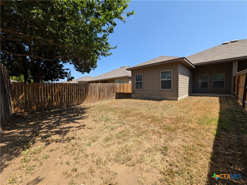 1231 Old Fm 306 Property Photo 28