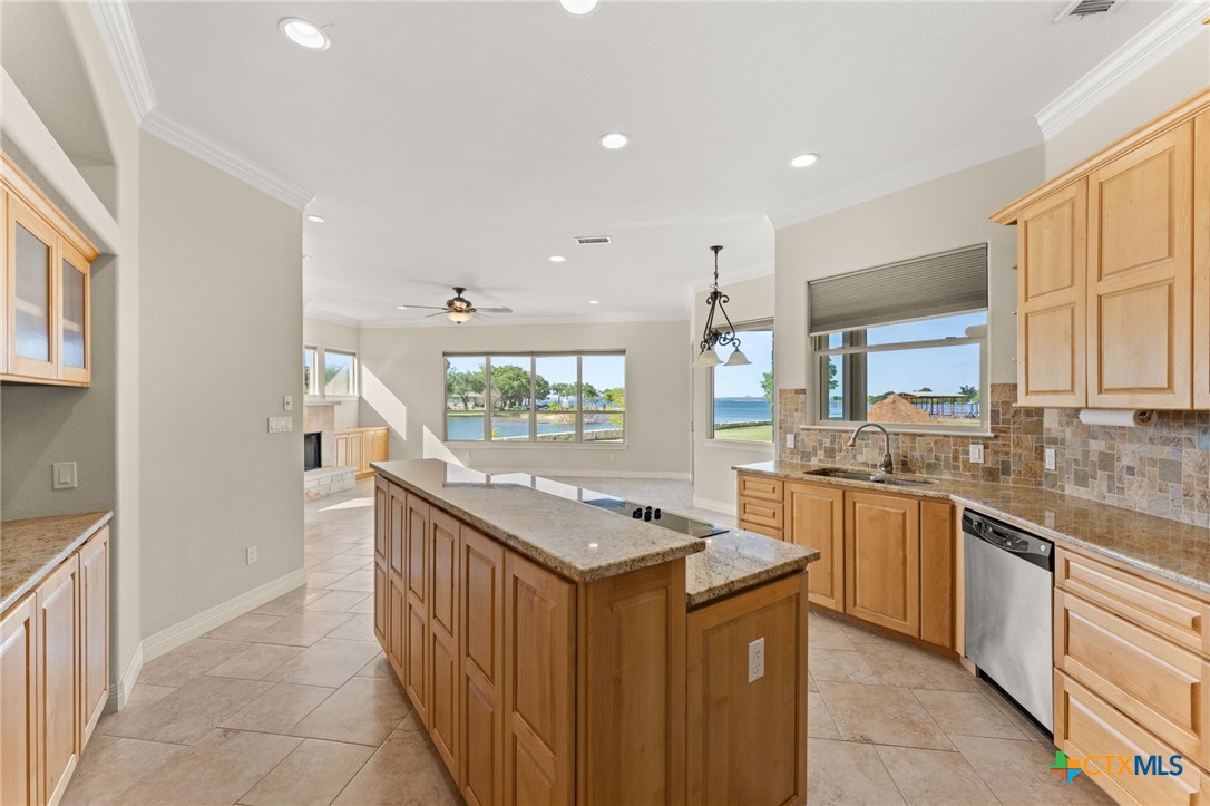 100 Palm Cove Property Photo 14