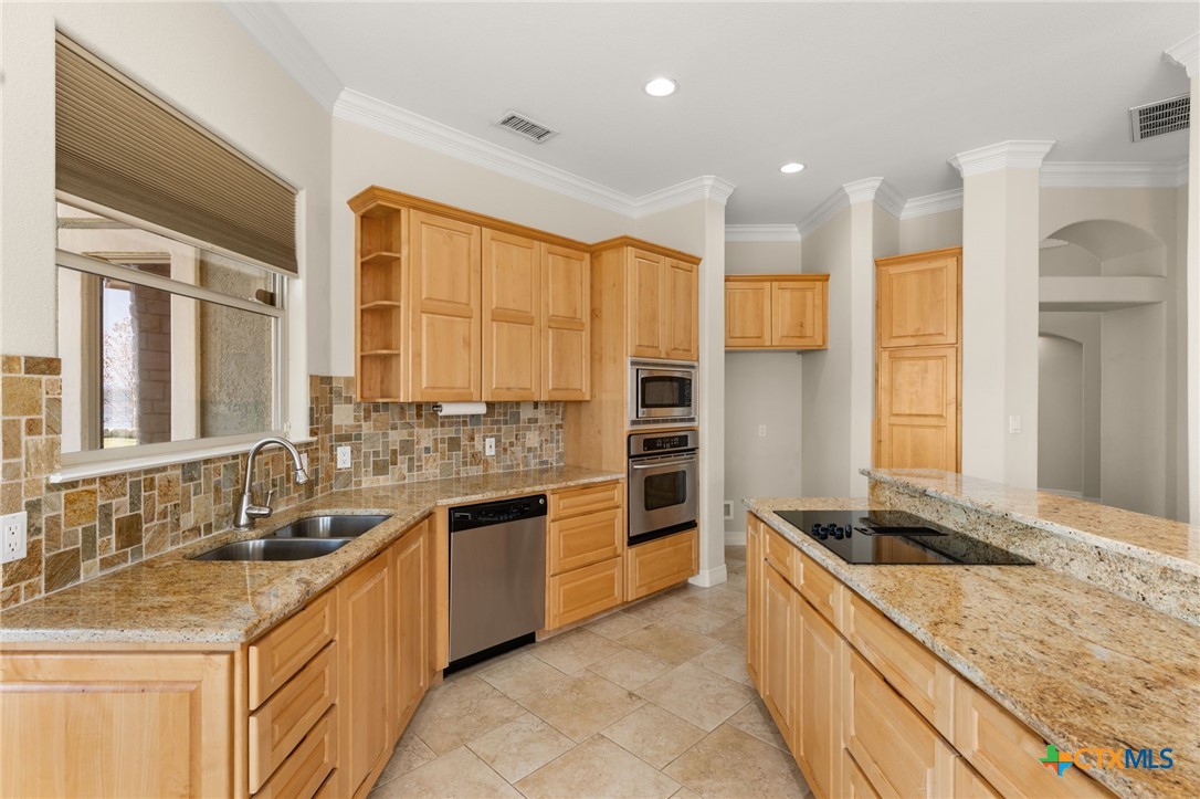 100 Palm Cove Property Photo 15