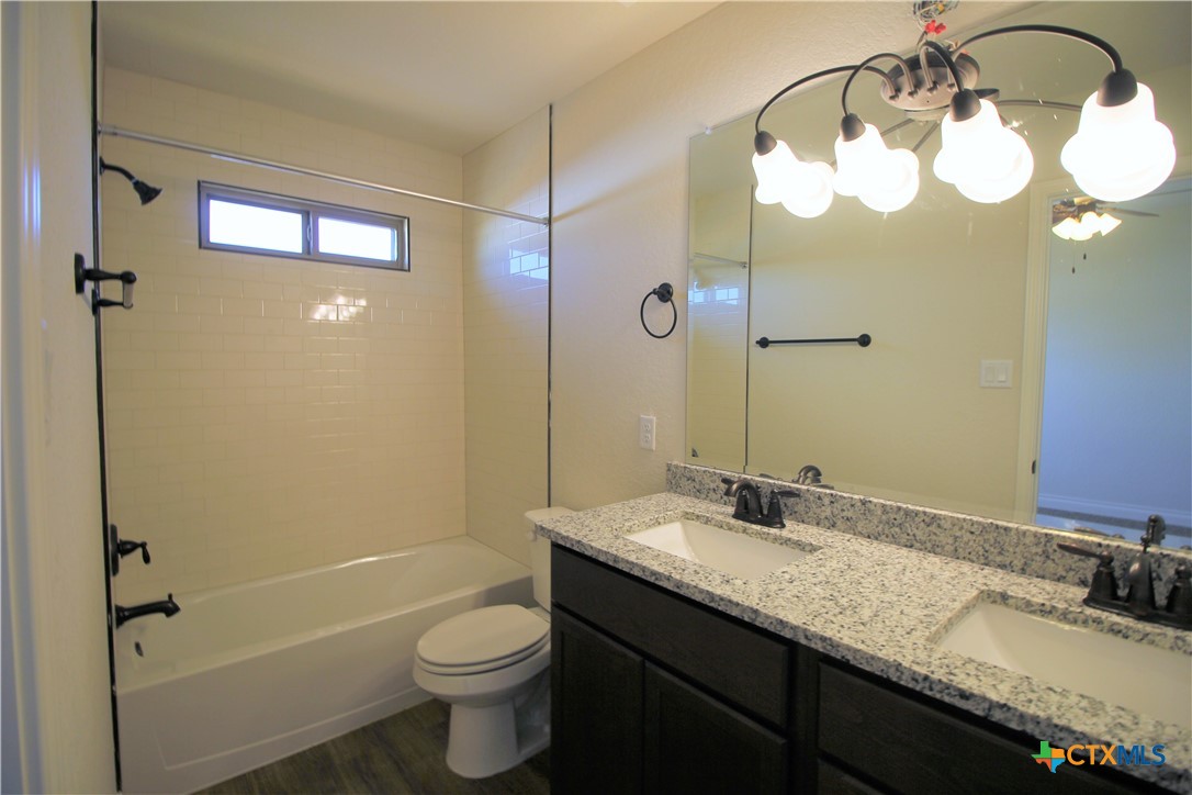 319 Untermaier Street Property Photo 10
