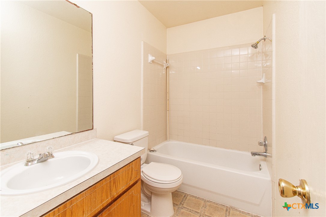 4207 Alan Kent Drive B Property Photo 11