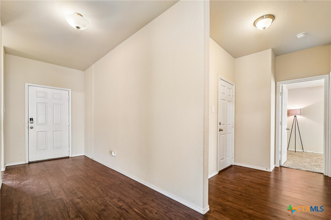 204 Bainbridge Drive Property Photo 4