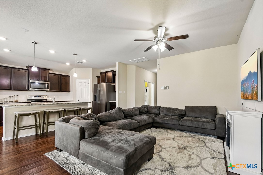 204 Bainbridge Drive Property Photo 8