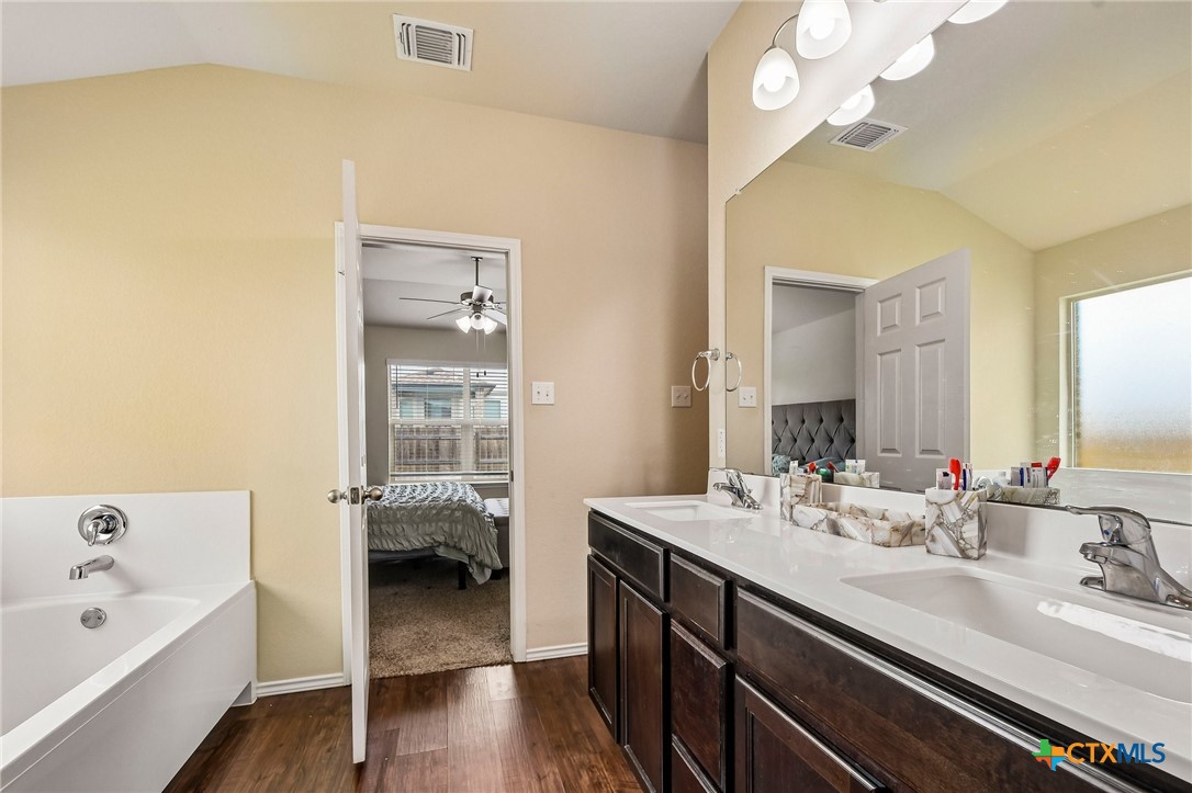 204 Bainbridge Drive Property Photo 28