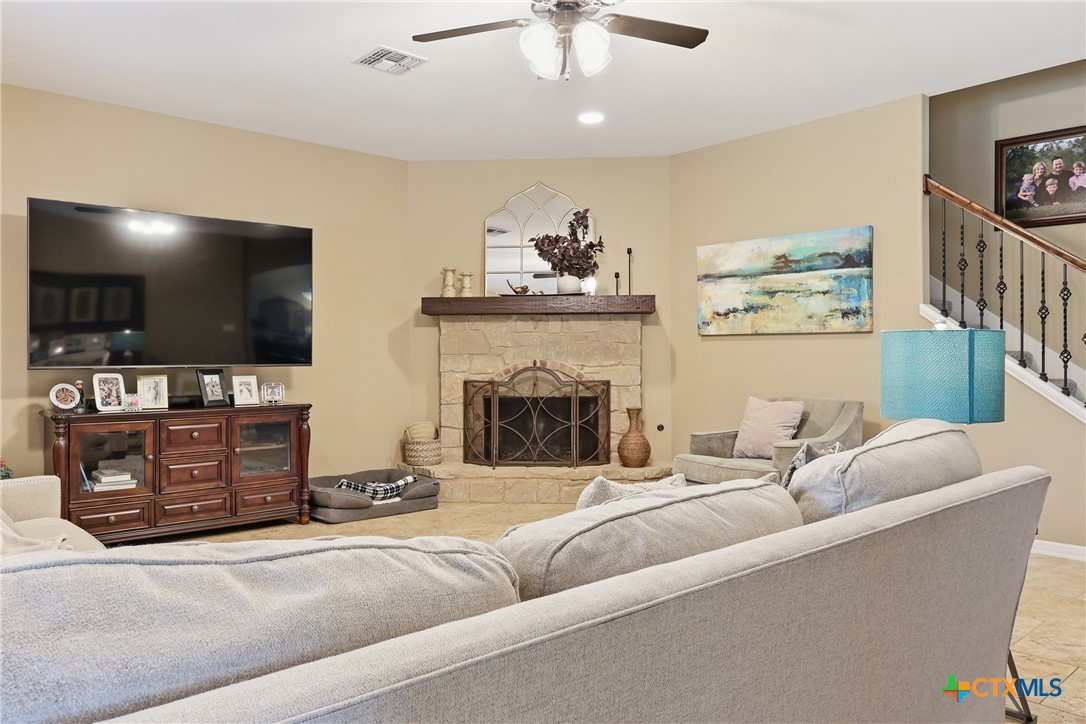 106 Sky Court Property Photo 4