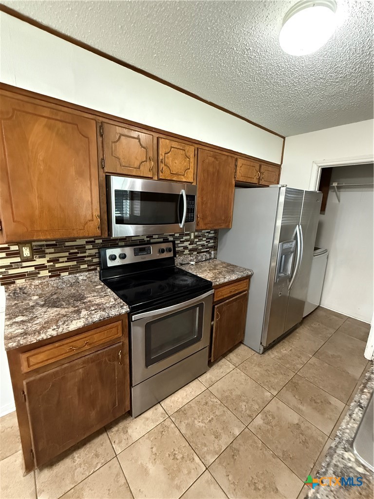 2401 Ridglea Court Property Photo 4