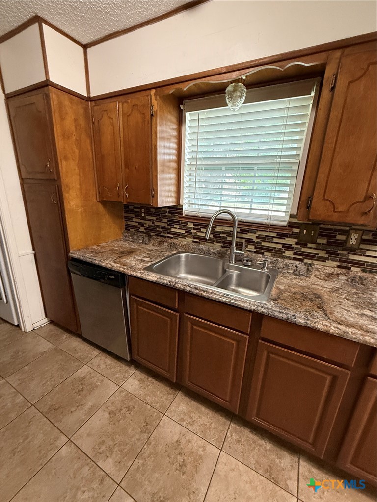 2401 Ridglea Court Property Photo 5