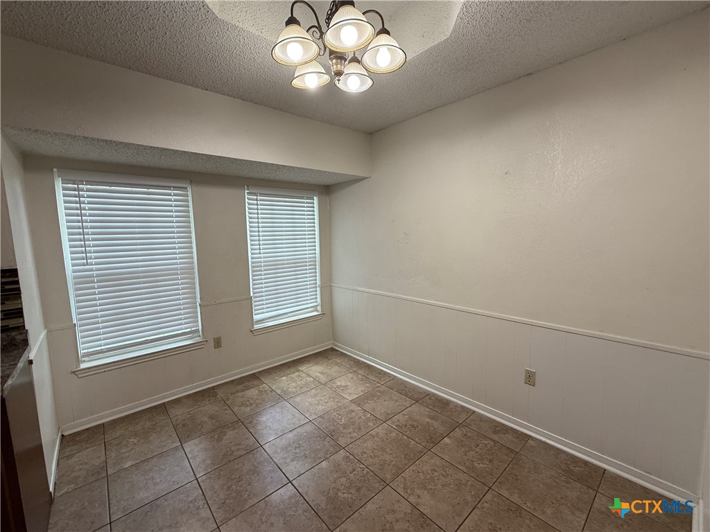 2401 Ridglea Court Property Photo 6