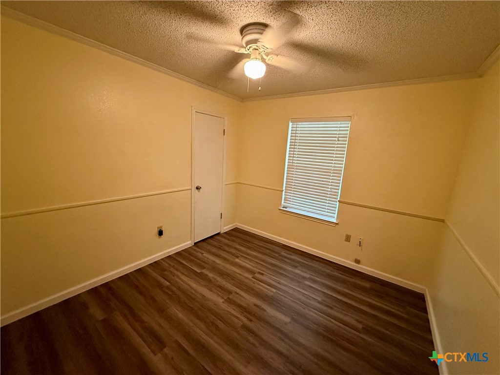 2401 Ridglea Court Property Photo 9