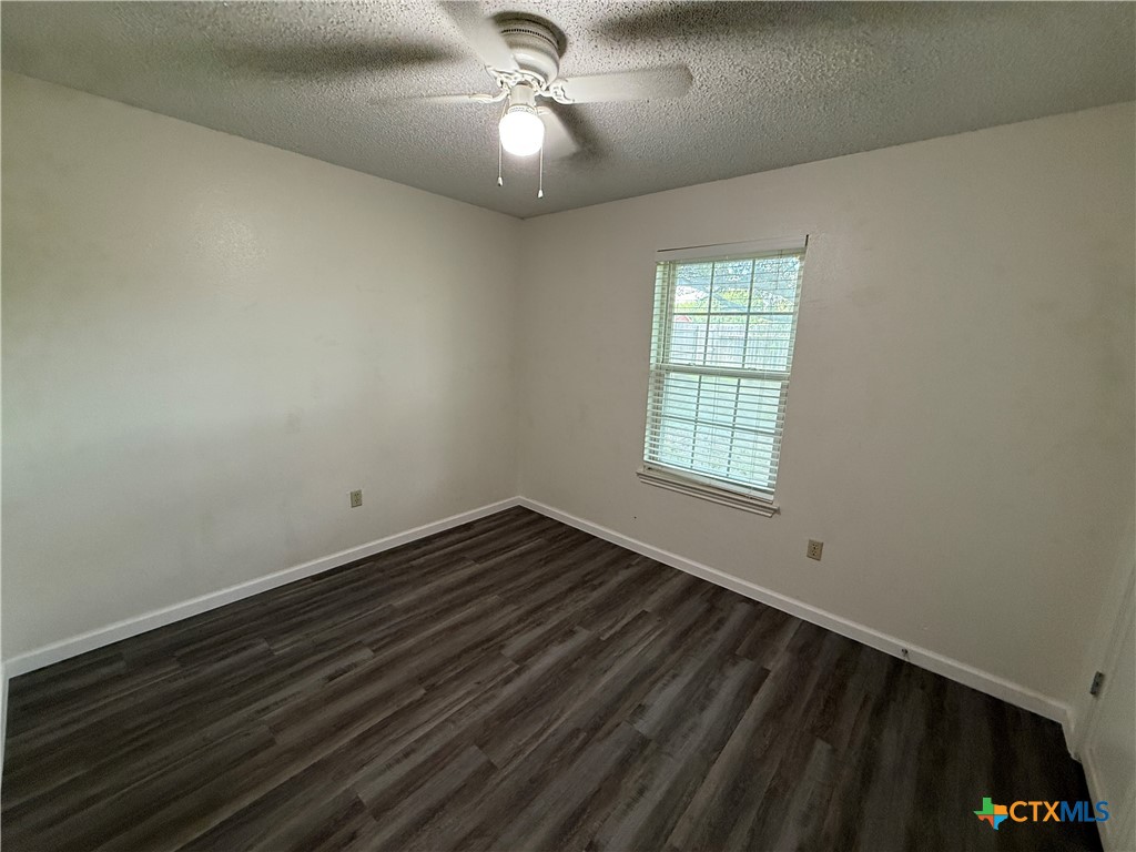 2401 Ridglea Court Property Photo 10