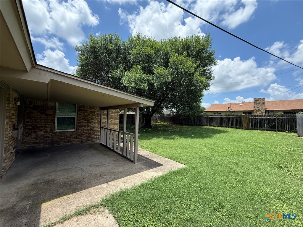2401 Ridglea Court Property Photo 11