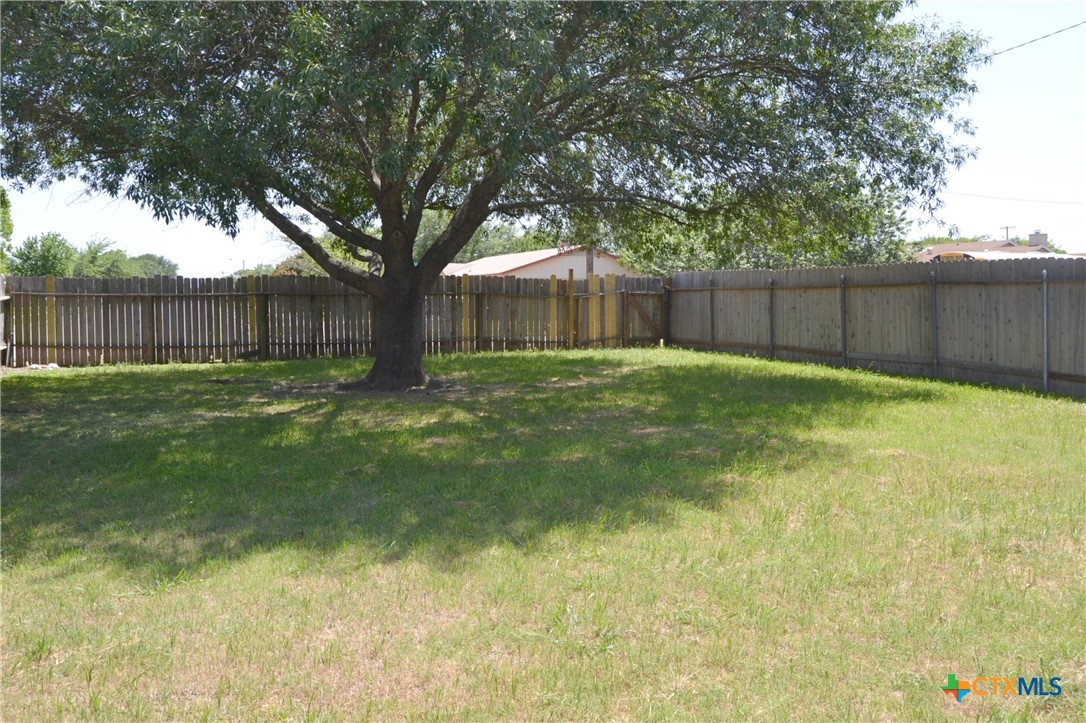 2401 Ridglea Court Property Photo 13