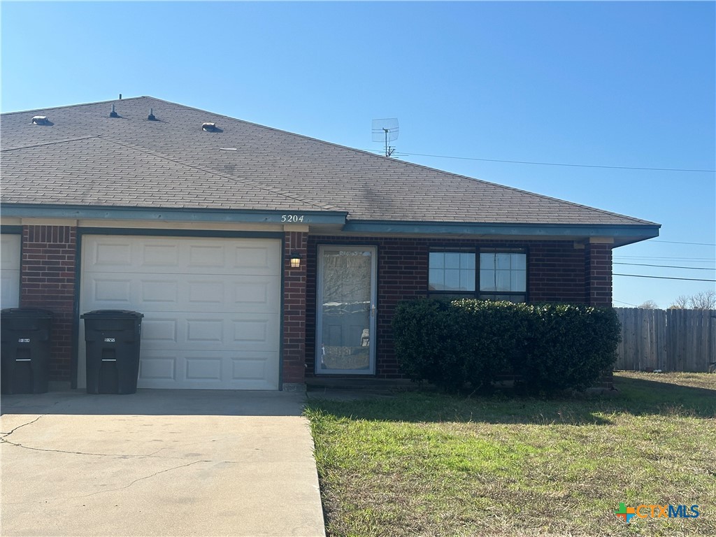 5204 Daybreak Drive Property Photo 1