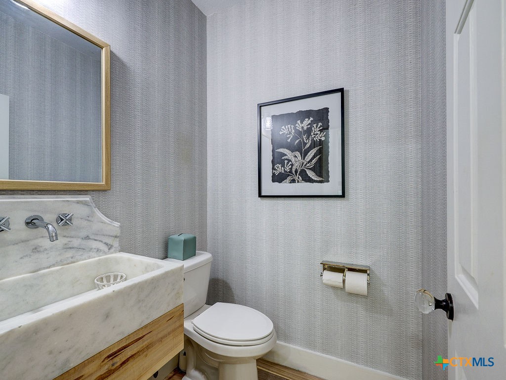 400 Royal View Road Property Photo 7