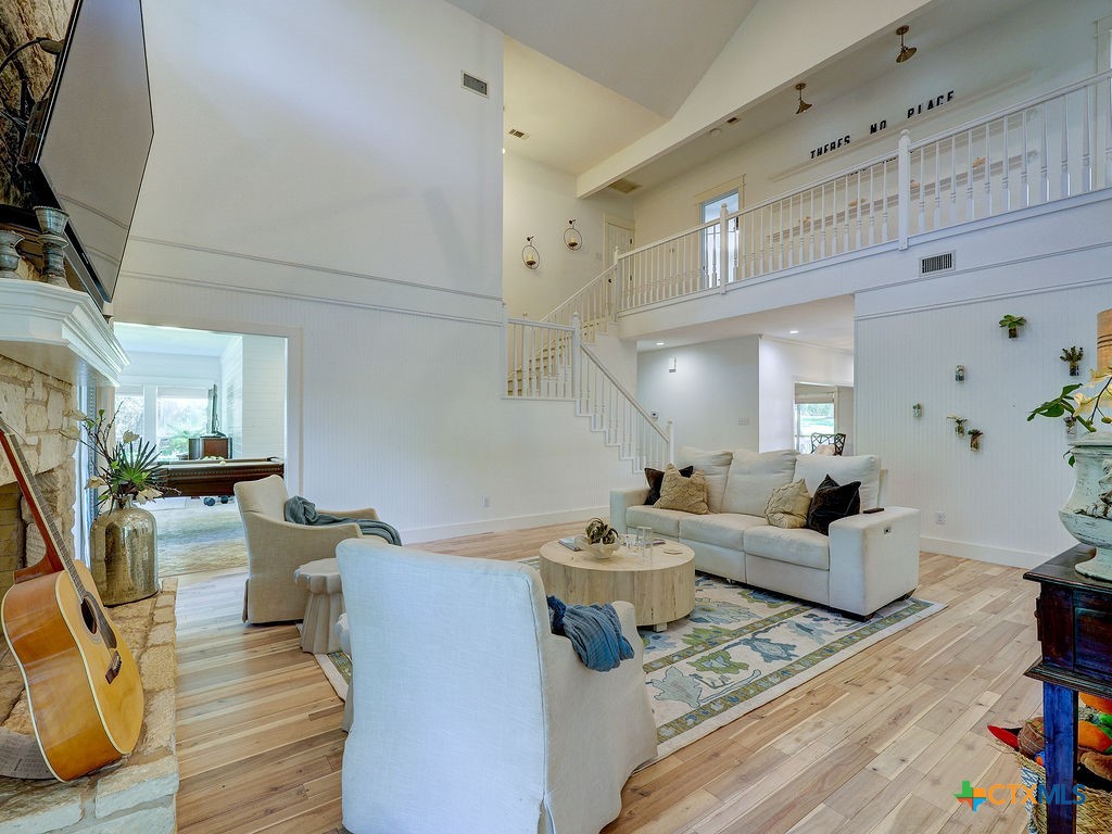 400 Royal View Road Property Photo 12