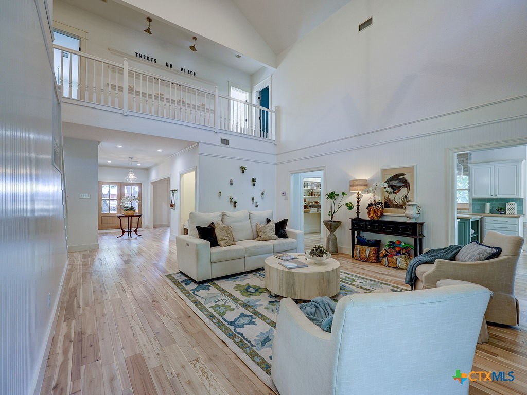 400 Royal View Road Property Photo 13