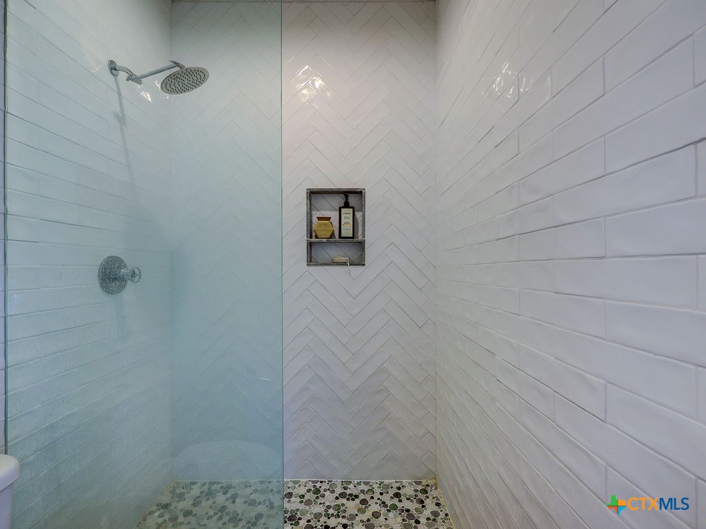 400 Royal View Road Property Photo 41