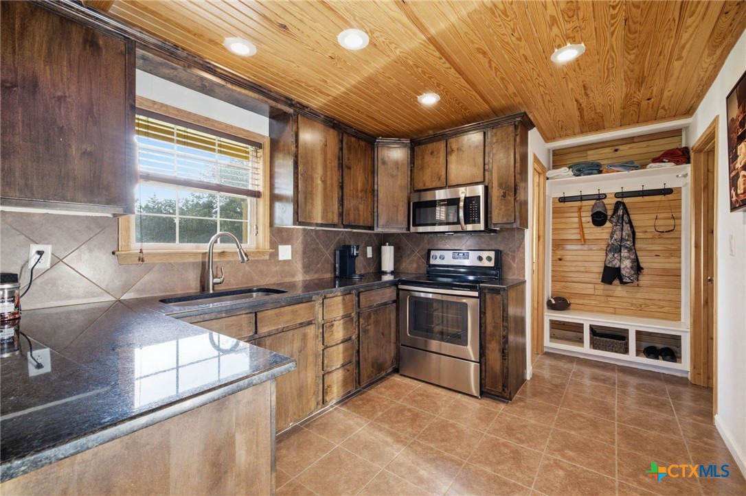 10488 Hwy 304 Property Photo 26
