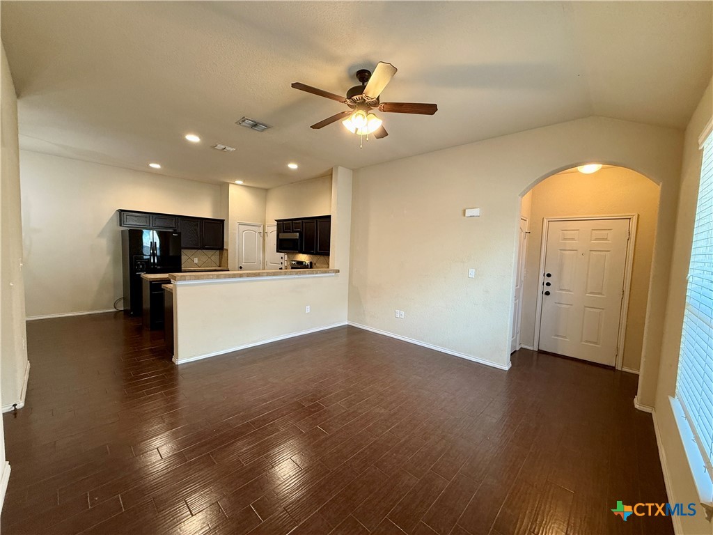 685 Creekside Circle Property Photo 3