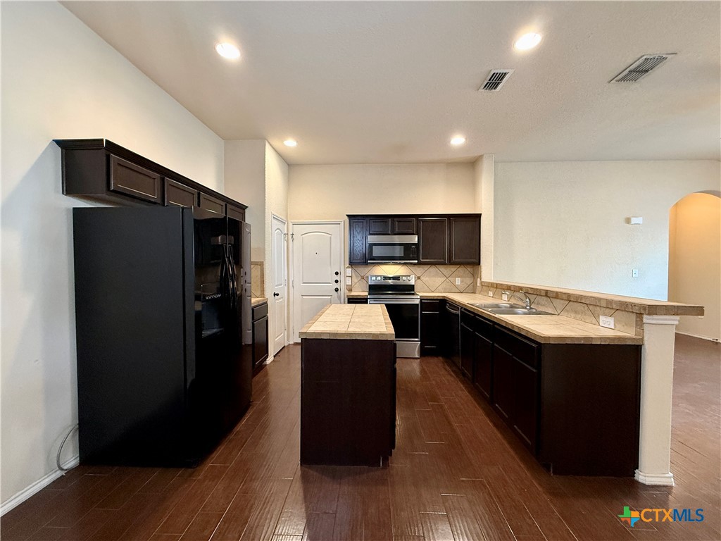 685 Creekside Circle Property Photo 5