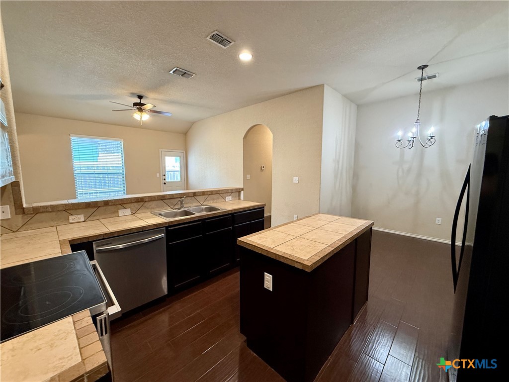 685 Creekside Circle Property Photo 7