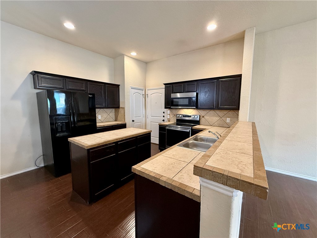 685 Creekside Circle Property Photo 8
