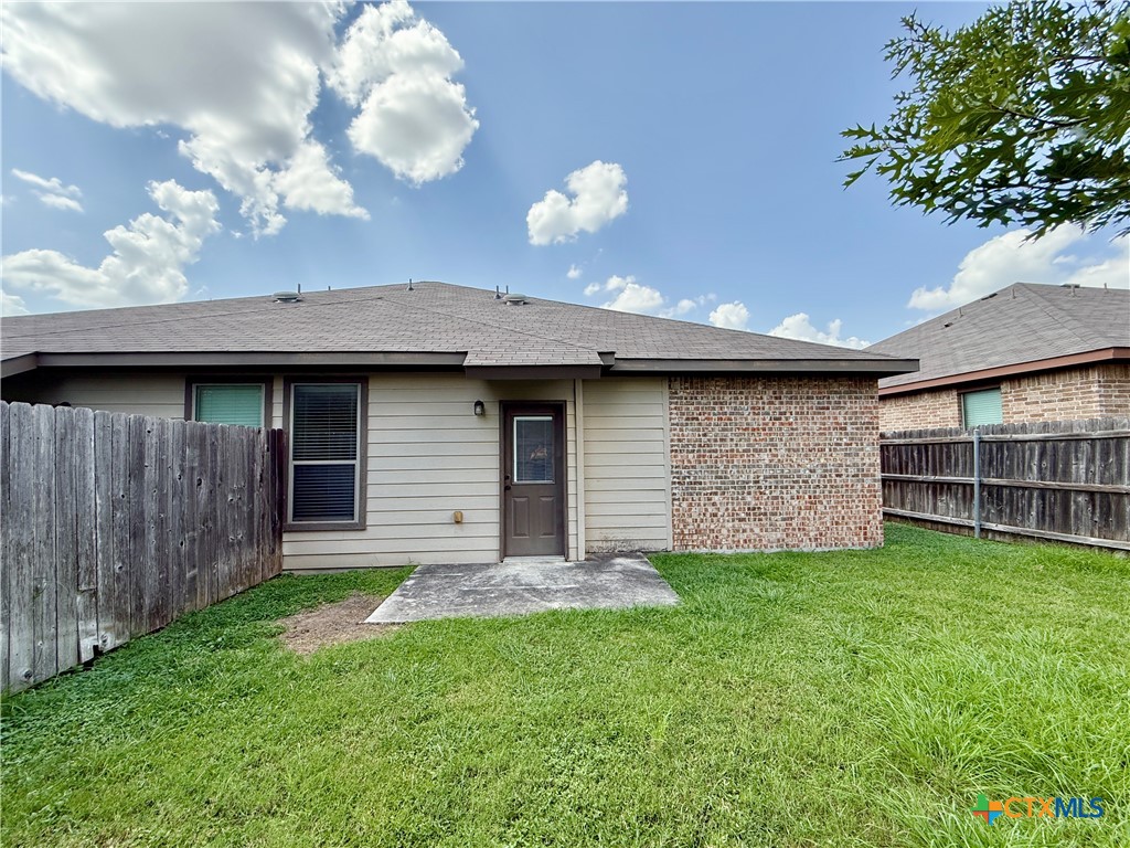 685 Creekside Circle Property Photo 16