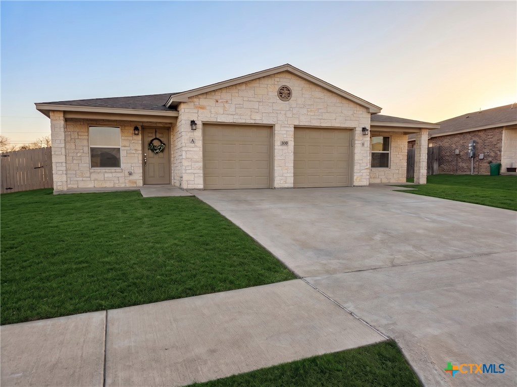 300 Lowes Boulevard B Property Photo 1