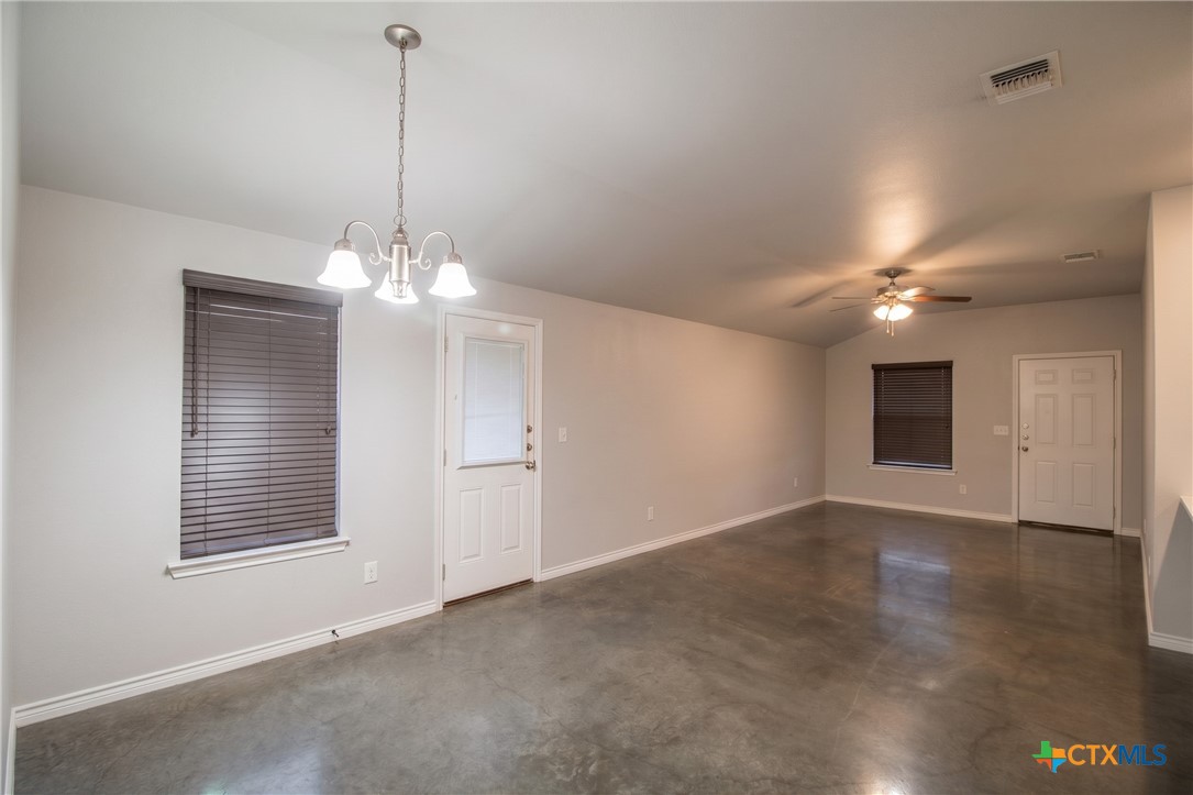 300 Lowes Boulevard B Property Photo 6