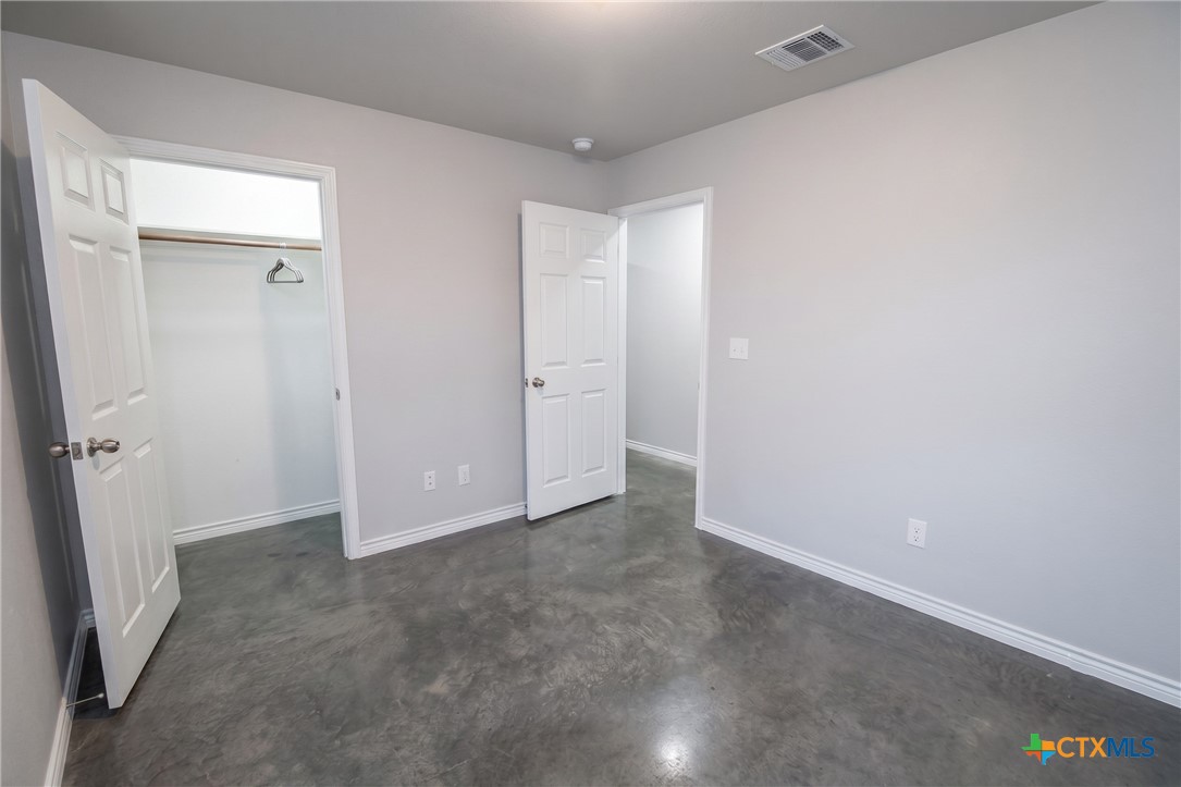 300 Lowes Boulevard B Property Photo 11