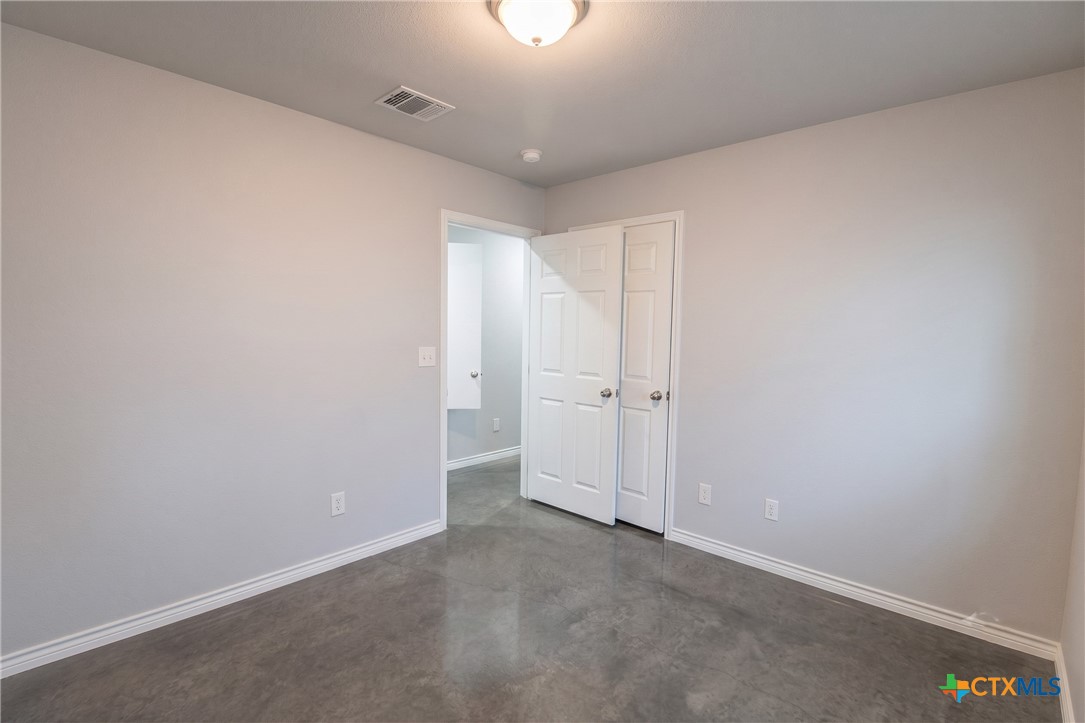 300 Lowes Boulevard B Property Photo 12