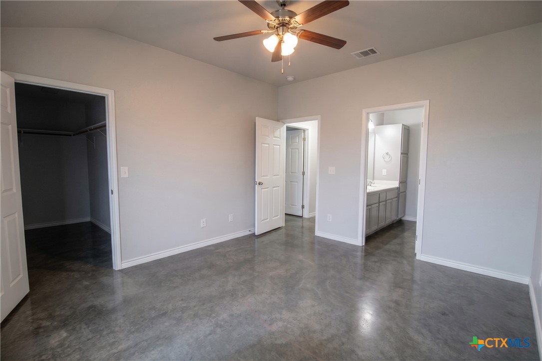 300 Lowes Boulevard B Property Photo 13