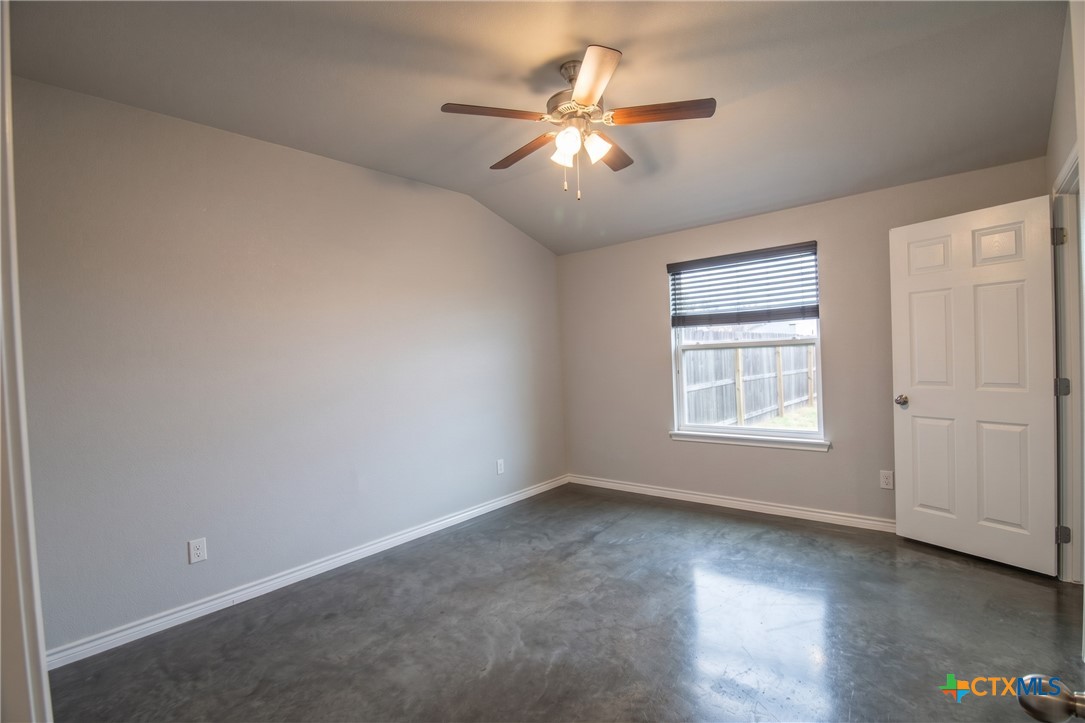 300 Lowes Boulevard B Property Photo 14