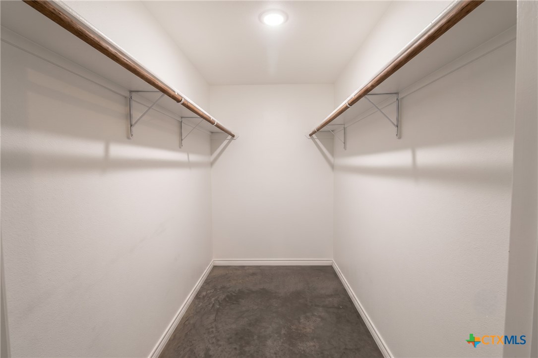 300 Lowes Boulevard B Property Photo 15