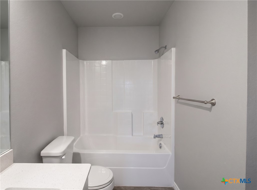300 Lowes Boulevard B Property Photo 16