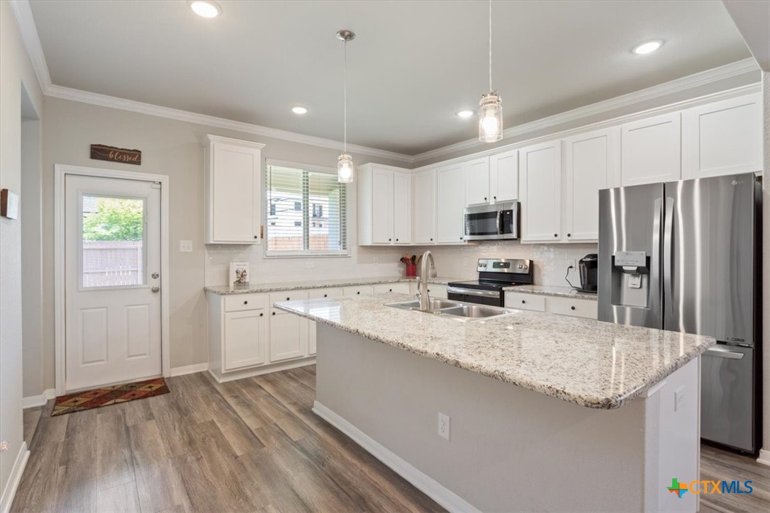 7511 Buffalo Grass Drive Property Photo 4
