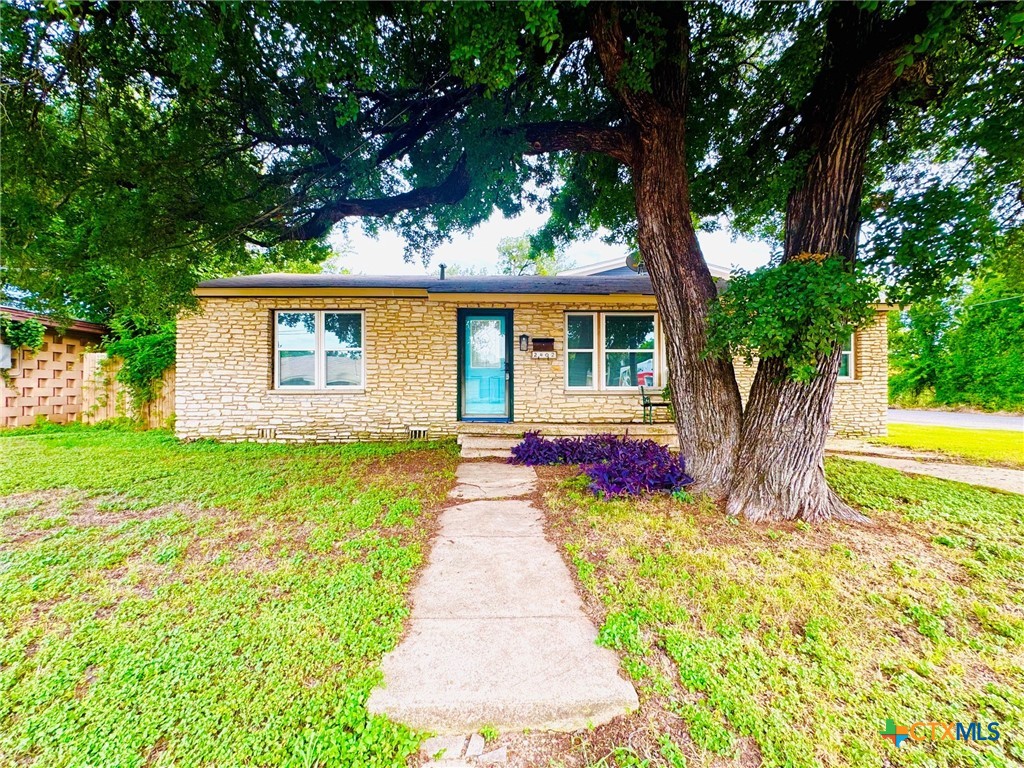 2402 Oak Drive Property Photo 1