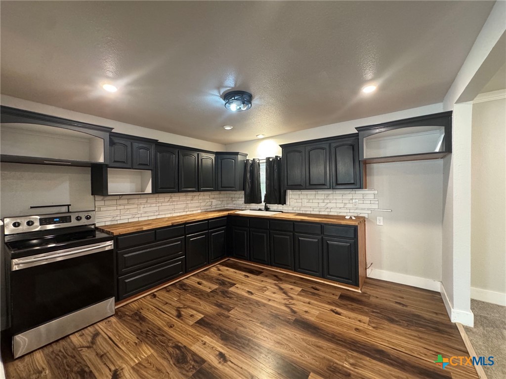 2402 Oak Drive Property Photo 4